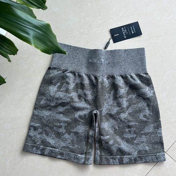 NVGTN Pants - NWT NVGTN Green Khaki Camo Athletic Workout Seamless Shorts High Waist - M